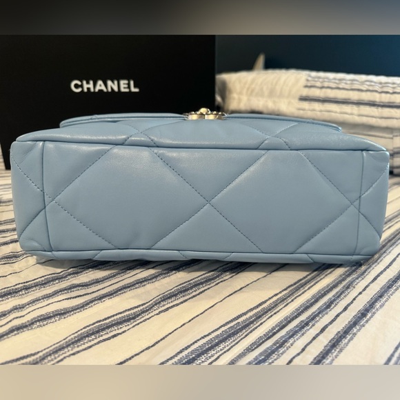 ❌ SOLD ❌ Chanel 19 Large ( 2021 )💲7️⃣0️⃣0️⃣0️⃣ - Picture 9 of 16